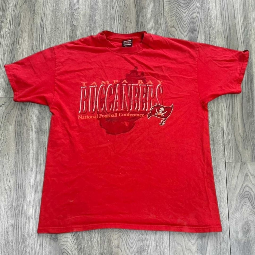 Vintage 90s Tampa Bay Buccaneers Sport One NFL T-Shirt XL Faded Red NFC Graphic